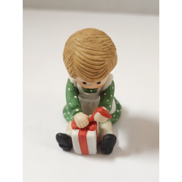 Enesco Country Cousins Christmas Figurines – Set of 2 | 1980s Vintage Decor - Picture 2 of 14